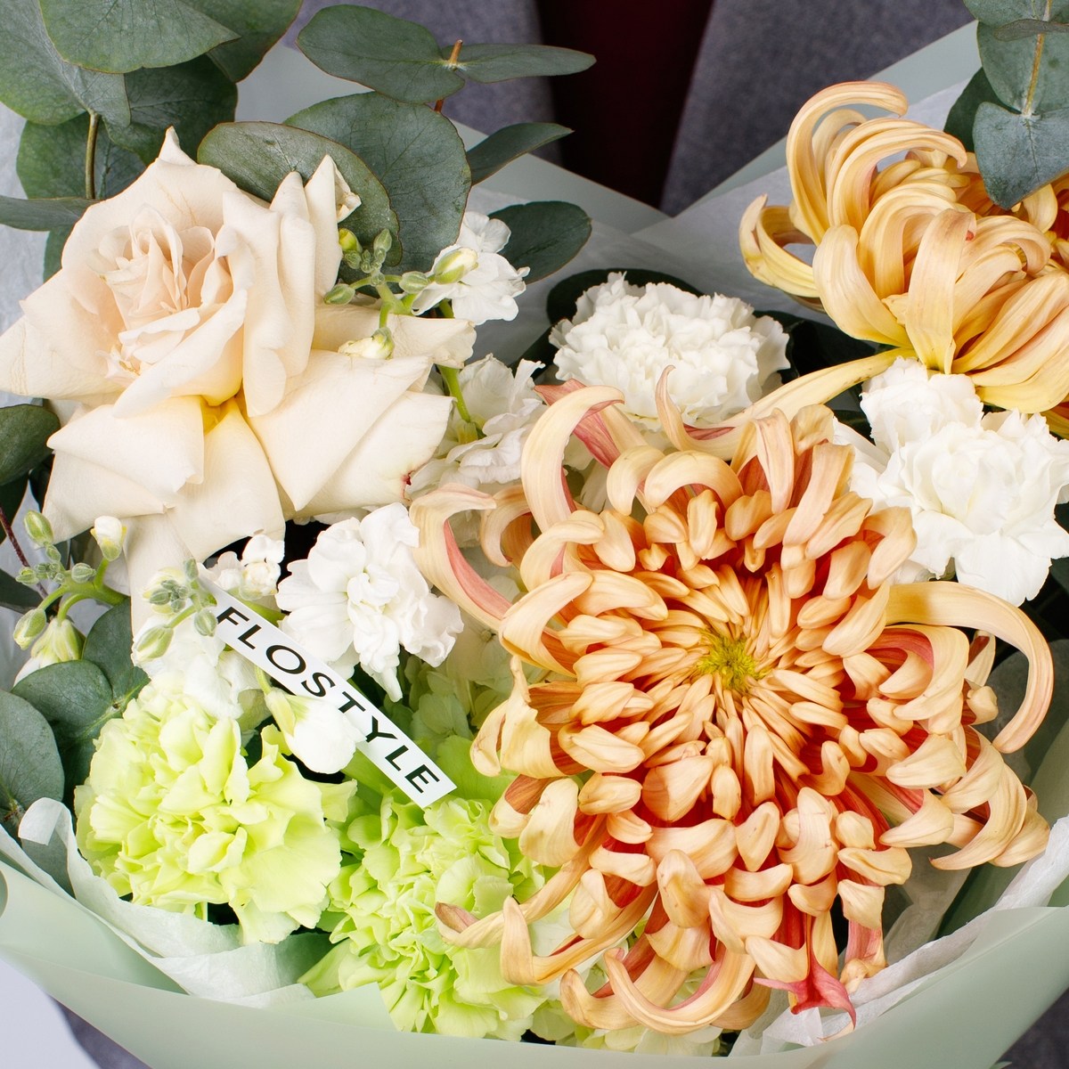 buket s hrizantemoj 670